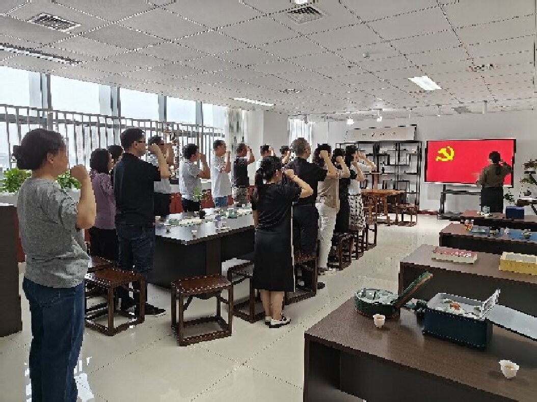 全体党员宣誓.jpg