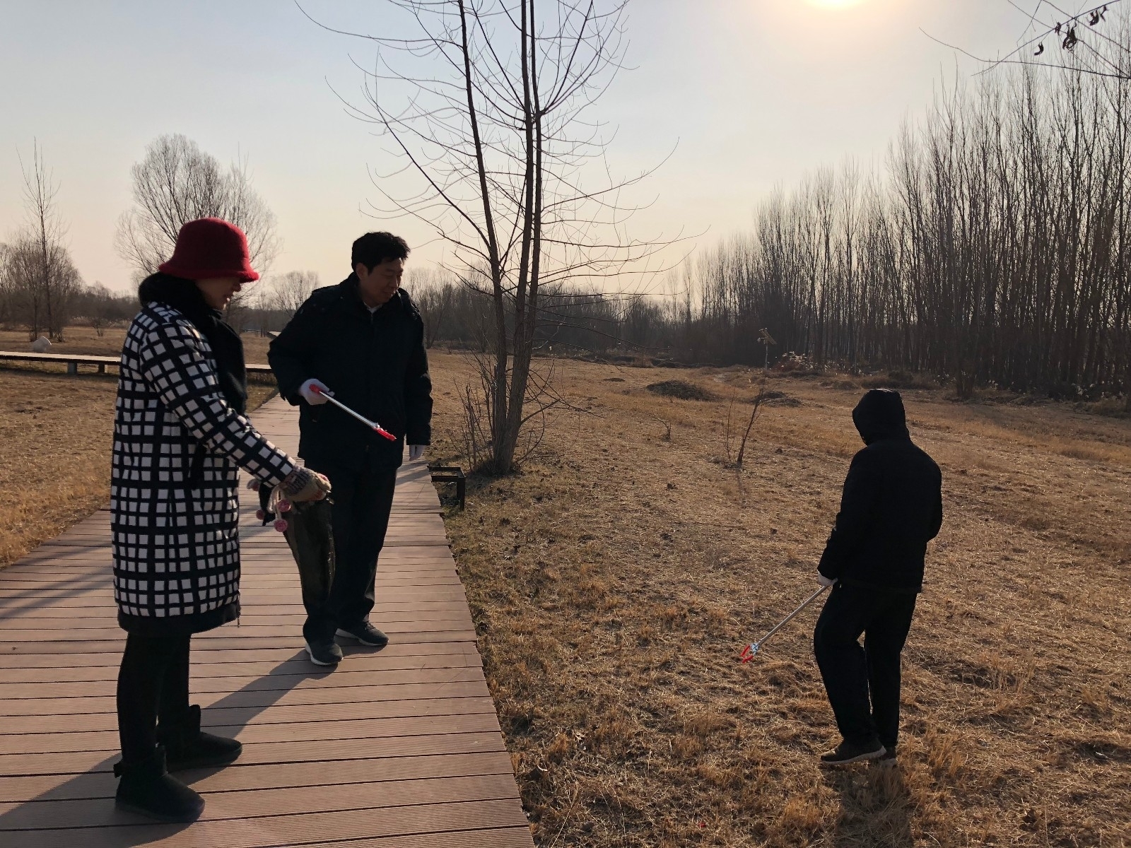 湿地公园环保志愿活动2.jpg 湿地公园环保志愿活动2.jpg